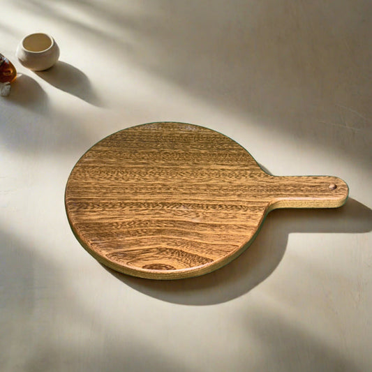 Round wooden chopping board