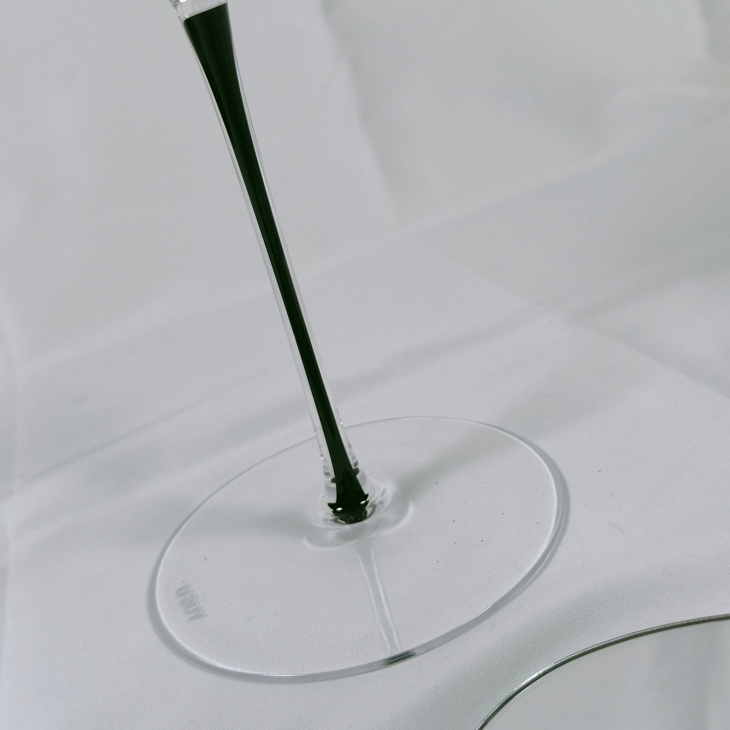 Crystal Black Tie White Wine Glass